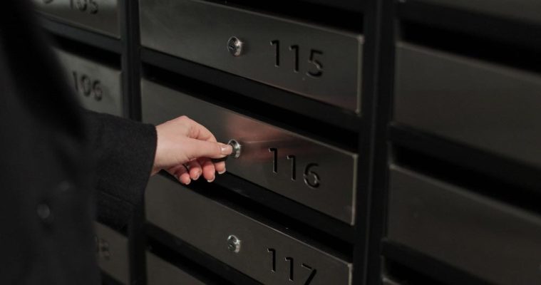 Read more about the article Beltéri lépcsőházi postaládák típusai: álló vagy fekvő legyen?